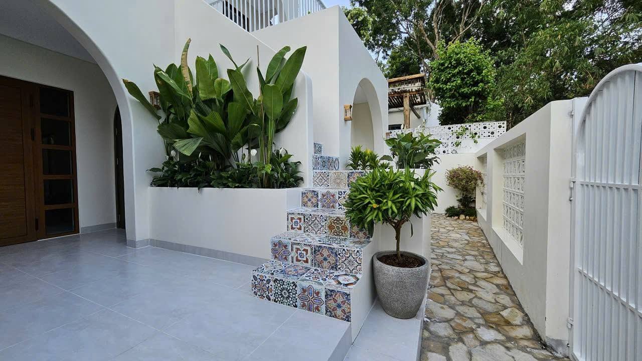 La Perla Phú Quốc exterior and stay setting